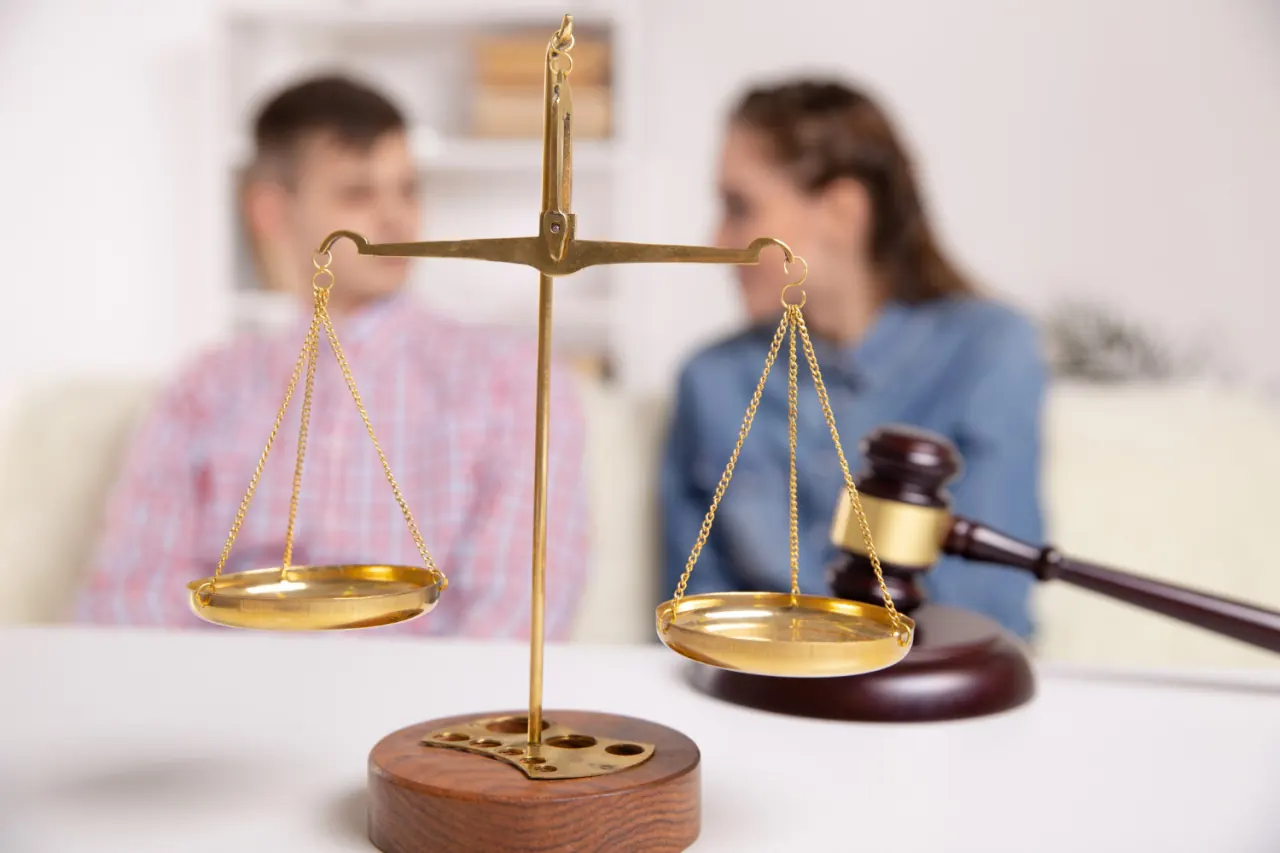 çekişmeli boşanma avukatı ile mahkemede duruşma