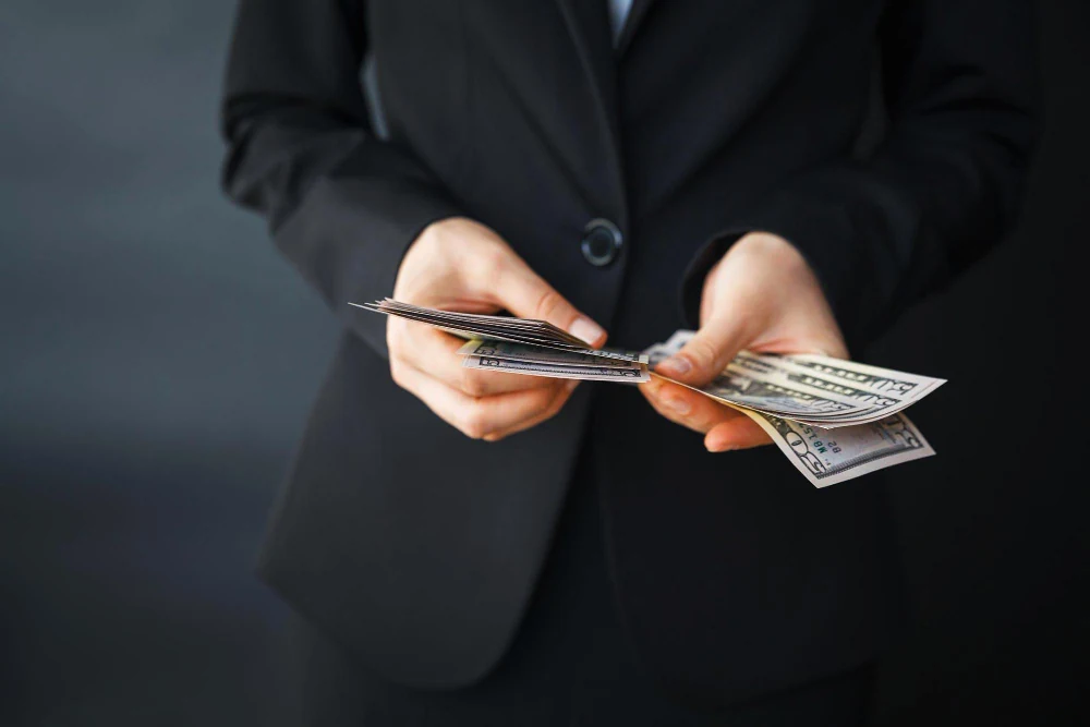 zimmetine para geçiren birisi