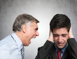 hakaret eden bir adam